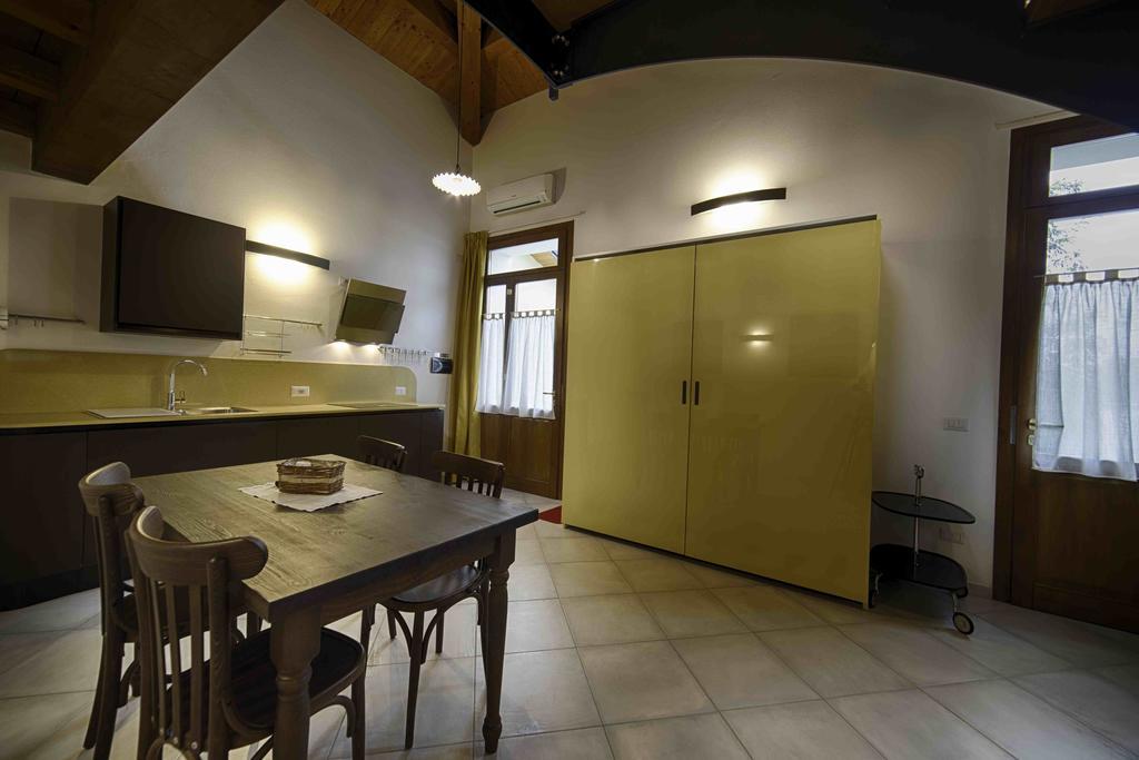 Agriturismo La Boschina クレーマ エクステリア 写真